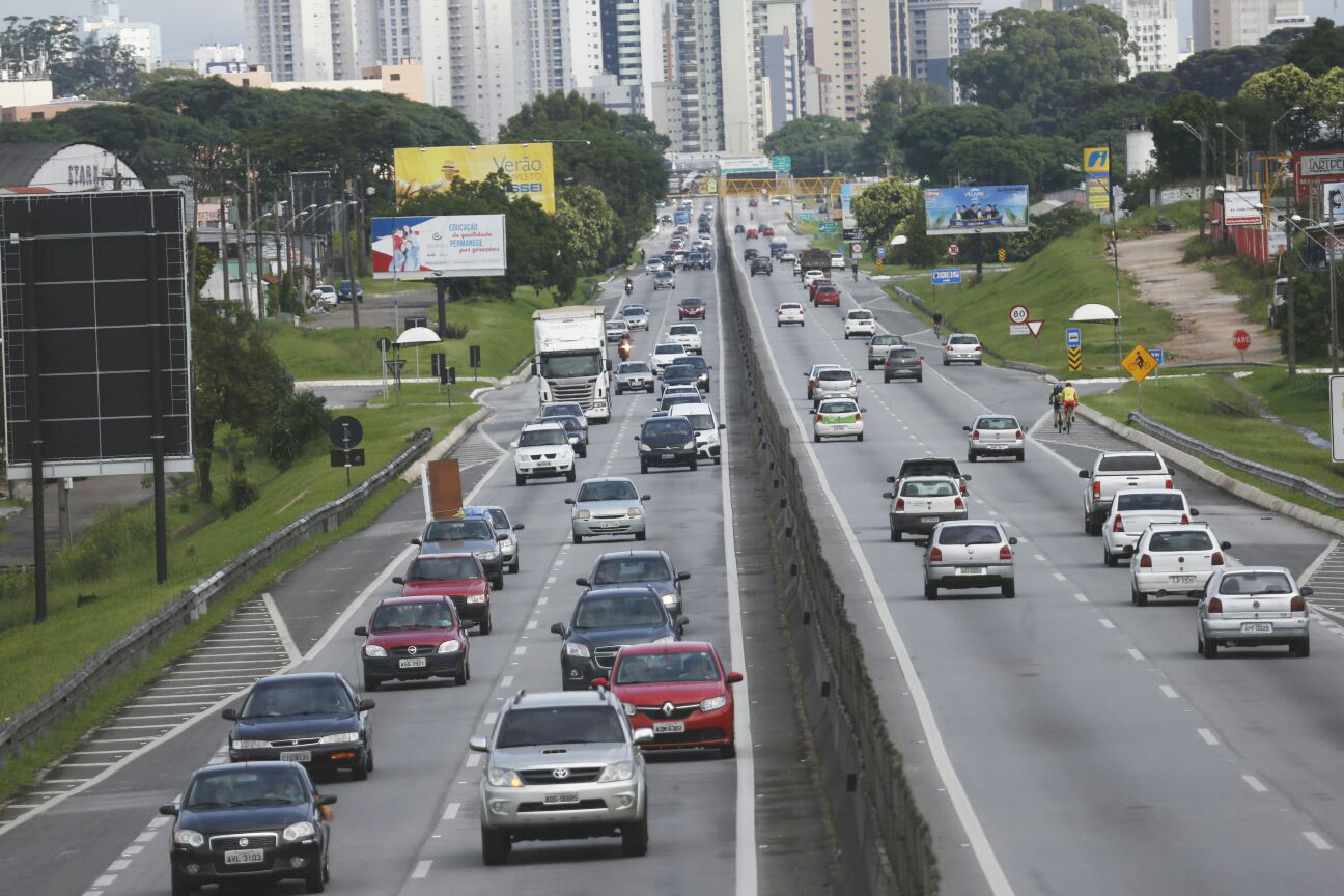 Motorista que for descer para o litoral do Paraná deverá ter paciência para enfrentar o trânsito. | Albari Rosa/Gazeta do Povo