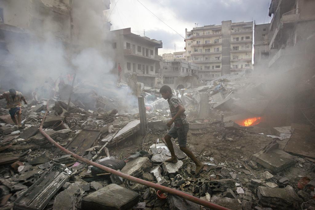 Região de Tyre, no Líbano, destruída por Israel em 2006:  estratégia que não conteve o Hezbollah é reprisada com o Estado Islâmico. | Tyler Hicks/NYT