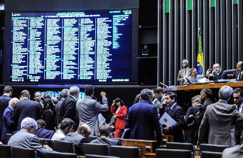 Missão difícil: plenário da Câmara tem imposto resultados negativos para Dilma. | LUIS MACEDO
/Câmara dos Deputados