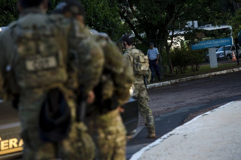 PF cumpre mandado de busca e apreensão na residência oficial de Eduardo Cunha em Brasília. | Marcelo Camargo/Agência Brasil