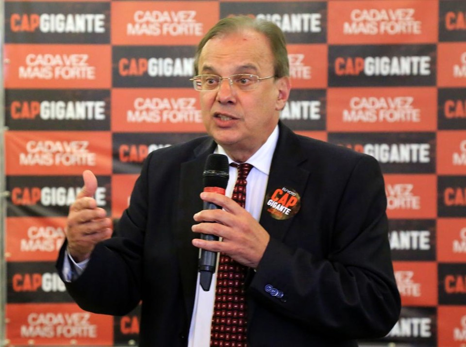 Luiz Sallim Emed apresenta as propostas do grupo durante o lançamento oficial da chapa CAPGigante. | Pedro Serapio/Gazeta do Povo