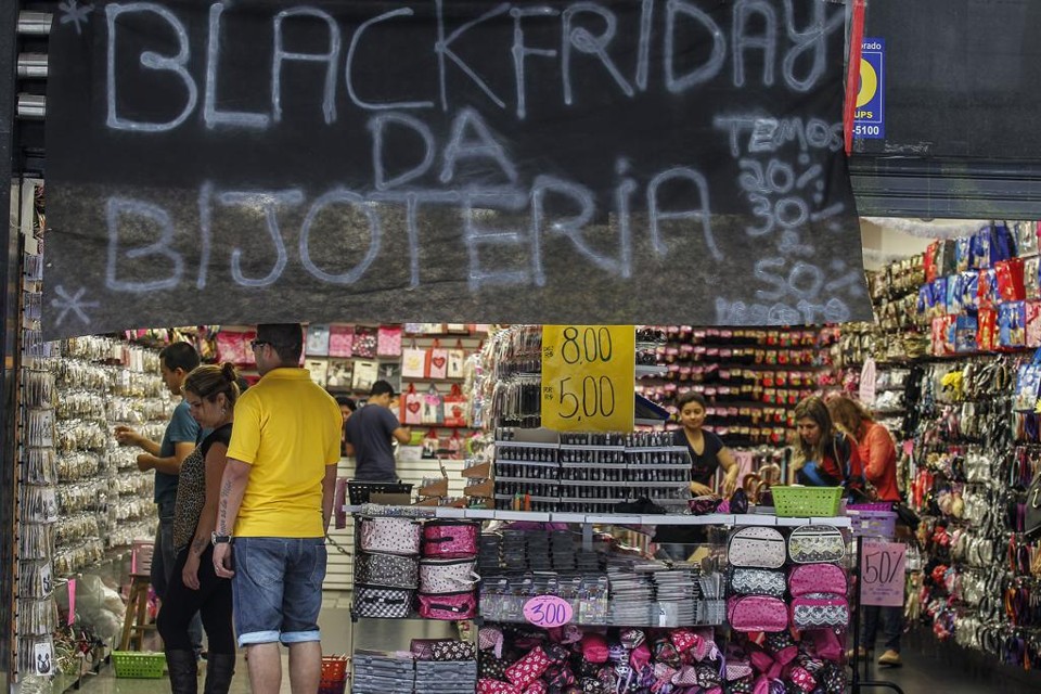 Na comparação com novembro de 2014, a queda na atividade do comércio foi de 7,7% | Jonathan Campos/Gazeta do Povo