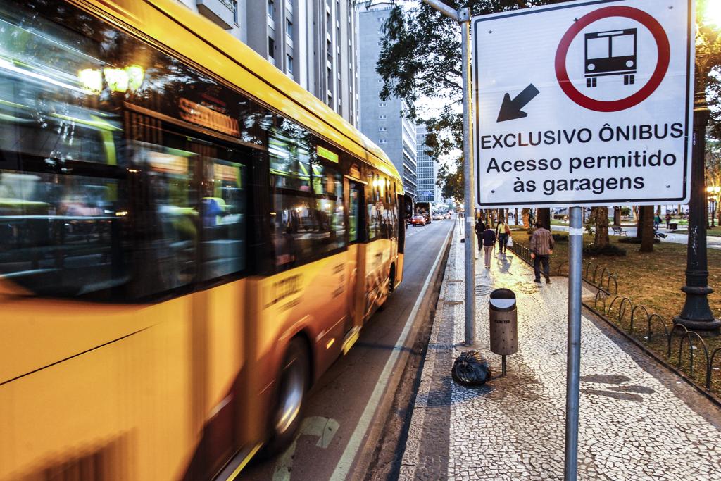 Pesquisa mostra apoio do morador de Curitiba a repasses públicos para o transporte e socorro ao setor para evitar greves. | Daniel Castellano/Gazeta do Povo