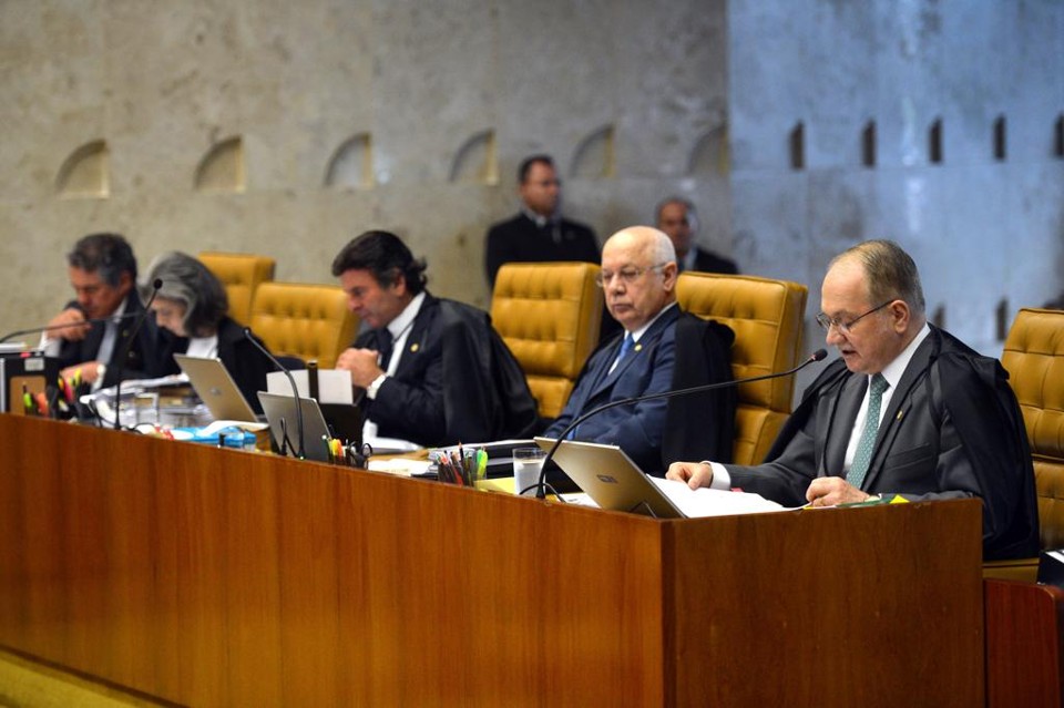 Fachin (à direita) também se posicionou contra o afastamento de Cunha, mesmo reconhecendo que o deputado já tem um juízo de mérito pré-definido sobre o impeachment. | José Cruz/Agência Brasil