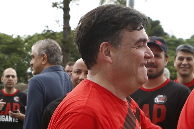 Encontro: Gaede e Petraglia no início da eleição. | Marcelo Andrade/Gazeta do Povo