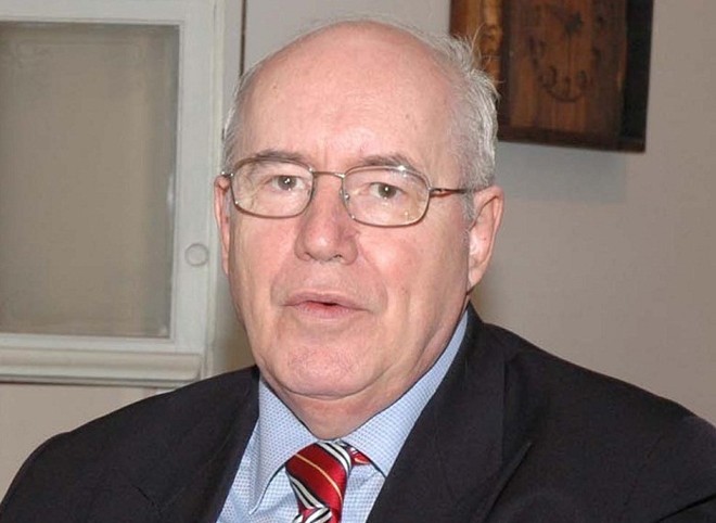 Nome maiúsculo do nosso jornalismo, Aroldo Murá G. Haygert atraiu multidão para os autógrafos do Vozes 7, publicação que traz o toque e talento do autor na elaboração dos devidos perfis de gente que construiu e constrói o Paraná |