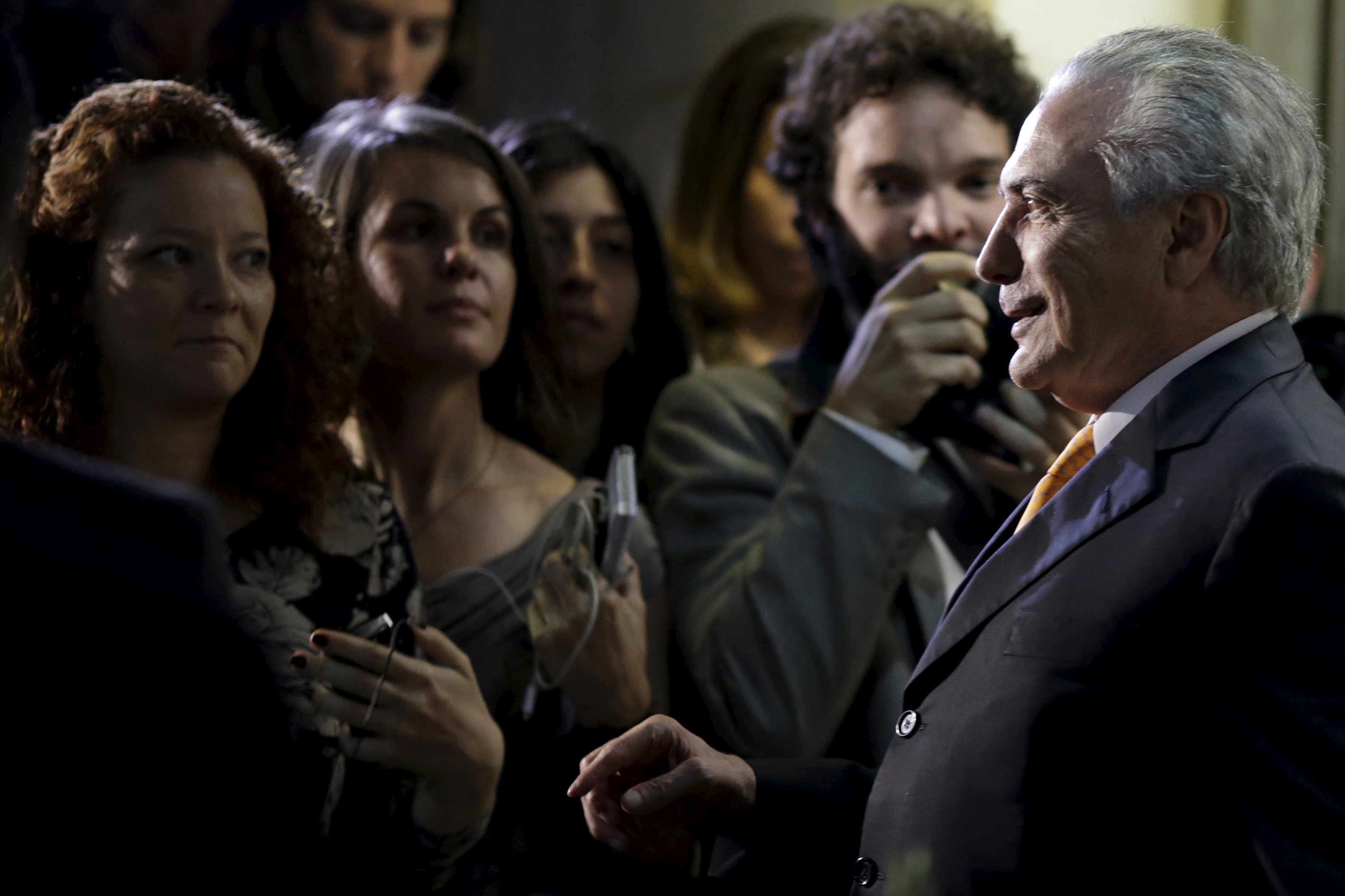 Michel Temer se reuniu com senadores nesta quarta (9): desconversa sobre assumir a presidência. | Ueslei Marcelino/Reuters