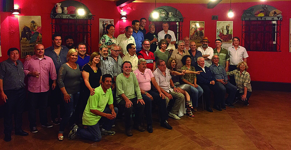 Essa turma aí, formada por antigos colegas de trabalho da Gazeta do Povo, se reuniu para um encontro especial no Centro Espanhol do Paraná. O prato degustado foi uma paella preparada pela chef Maria Ramos. | Kelly Knevels