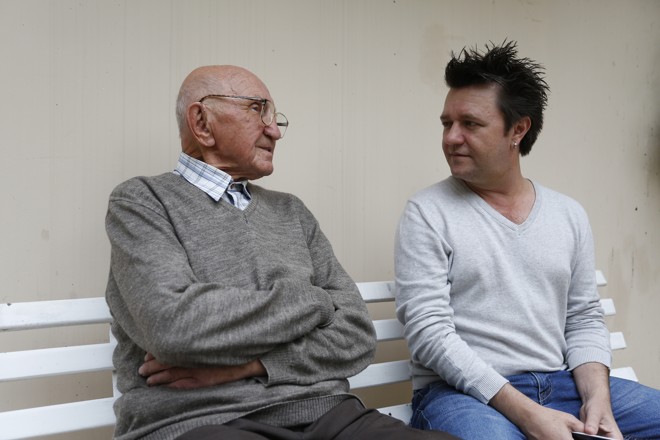 Iván com o cineasta Guto Pasko. | Henry Milleo/Gazeta