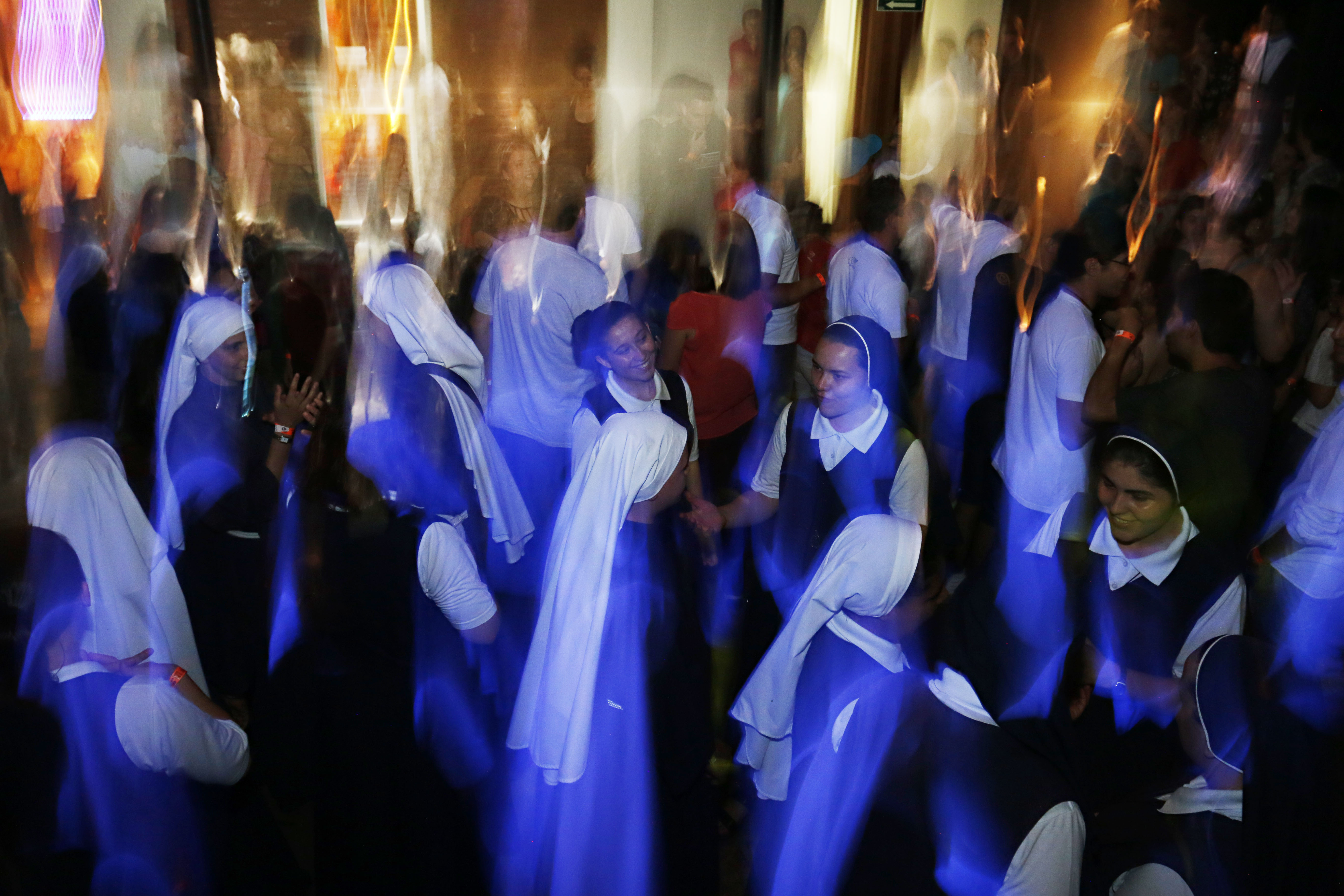 Drinks sem álcool, bíblia e hábitos dominam a pista. | Josue Teixeira/Gazeta do Povo
