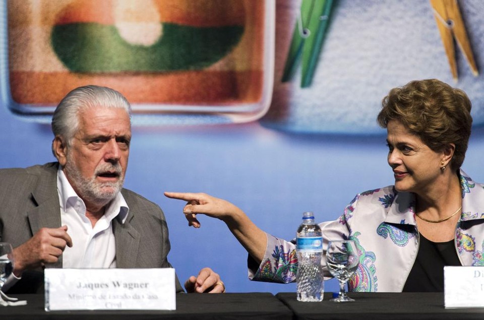 Apesar de uma ala do Palácio do Planalto defender que Dilma não responda nem procure Temer, Dilma deu o aval para que o ministro marcasse um encontro para que ela conversasse pessoalmente com Temer. | Marcelo Camargo/Agência Brasil/Fotos Públicas
