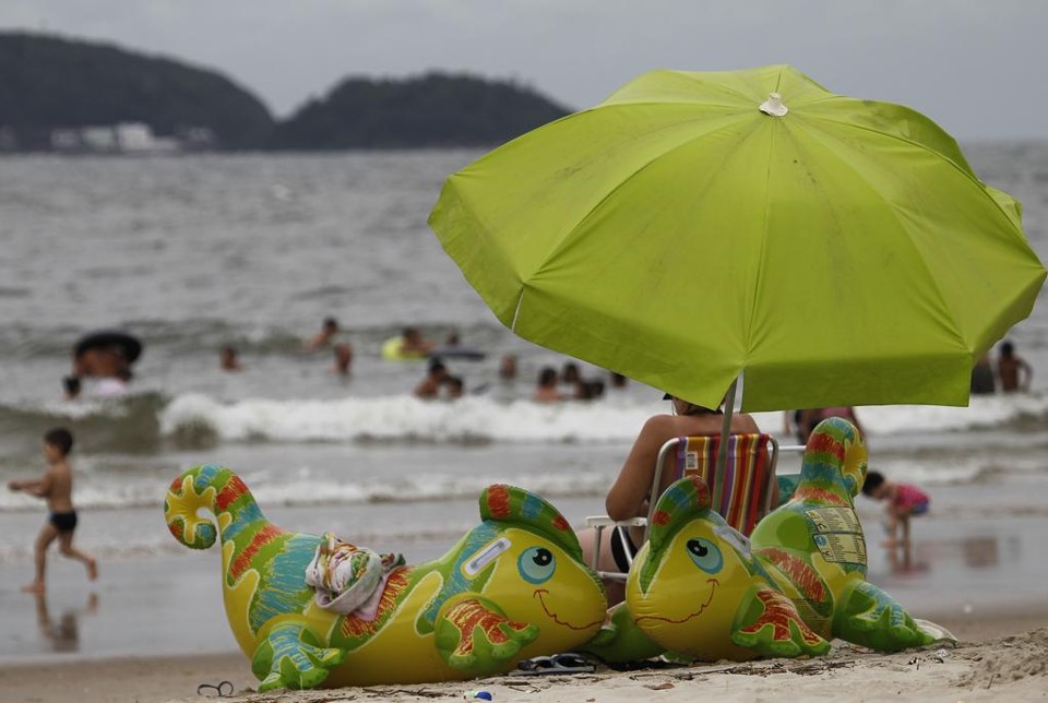 O Corpo de Bombeiros orienta os banhistas a sempre se banharem nos locais onde há postos de guarda-vidas | Jonathan Campos/Gazeta do Povo