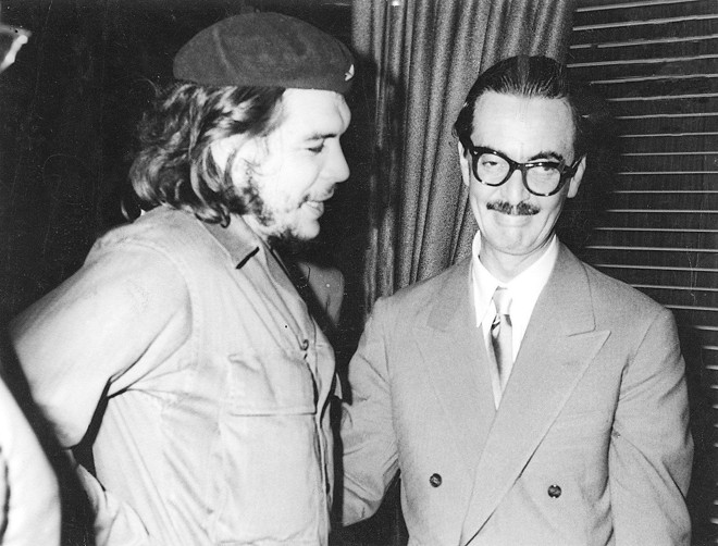 O então ministro da Economia de Cuba, Ernesto Guevara, o Che, e o presidente Janio Quadros durante encontro no Brasil. | Arquivo - Folhapress