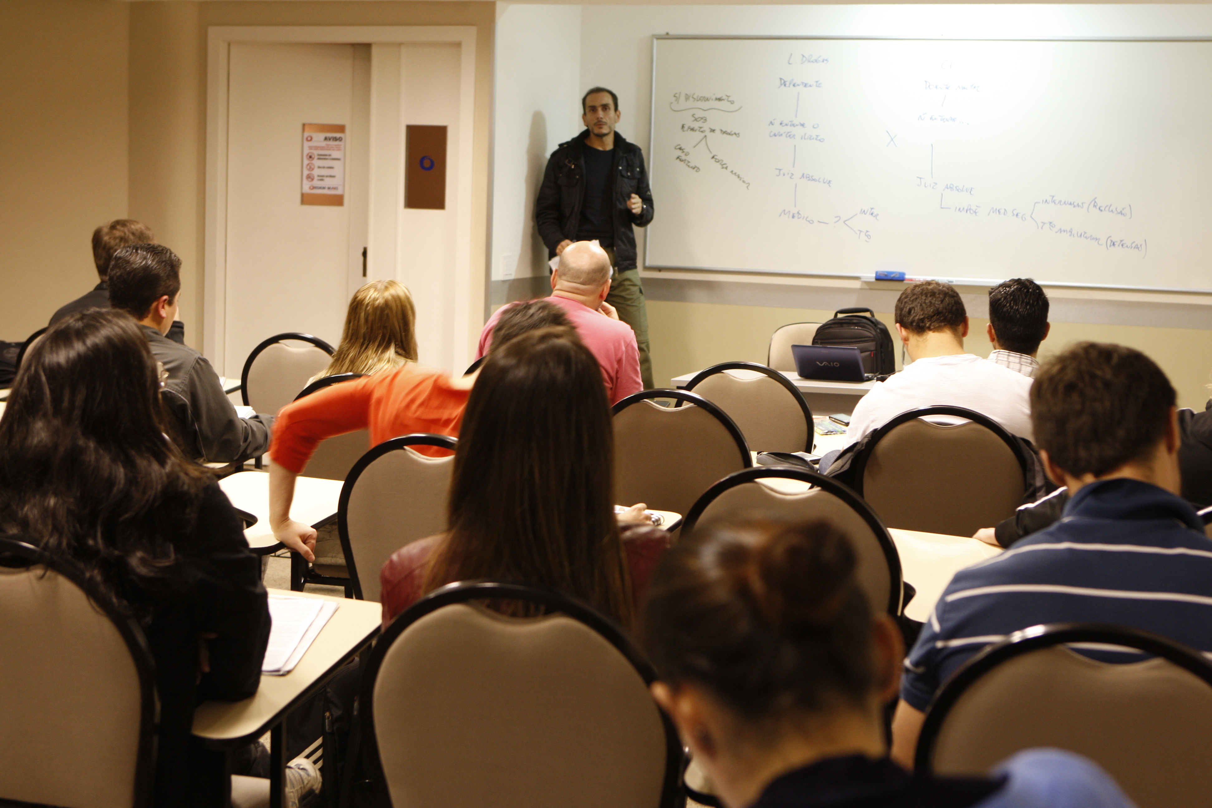 “Concurseiros” se preparam para mais uma prova: investigação de fraude nos concursos públicos. | Hugo Harada/Gazeta do Povo