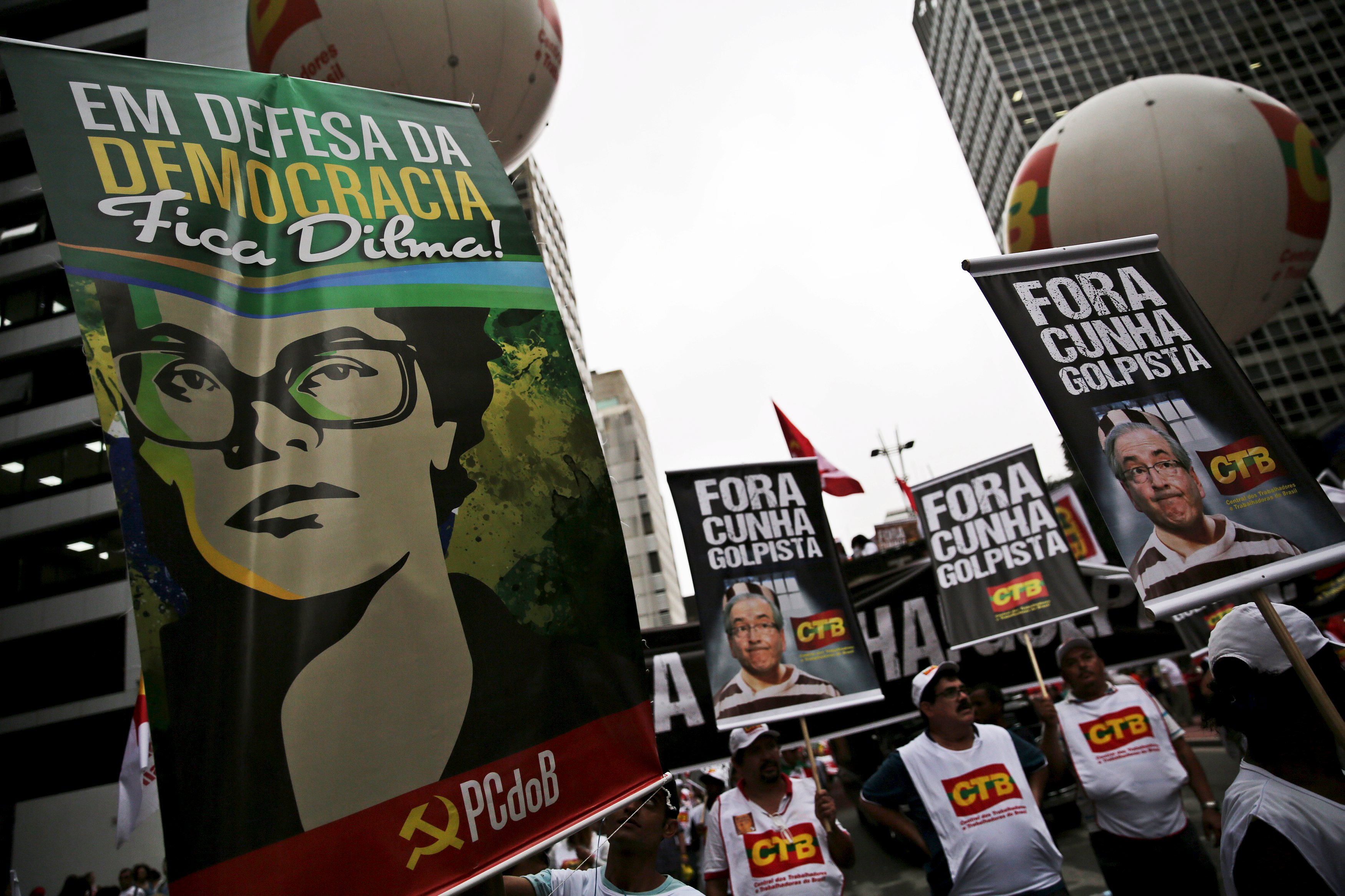 Manifestação pró-Dilma em São Paulo reuniu 50 mil pessoas segundo nova estimativa do governo paulista. | Nacho Doce/Reuters