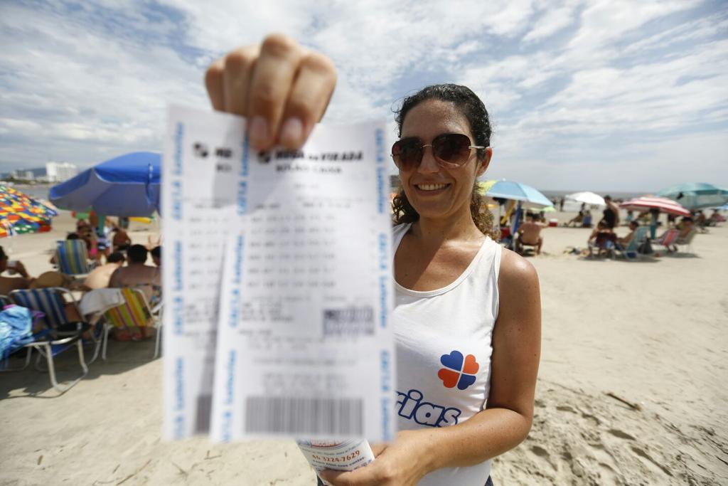 O sorteio da Mega da Virada acontece às 20h, com transmissão ao vivo pela tevê. | Felipe Rosa/Gazeta do Povo