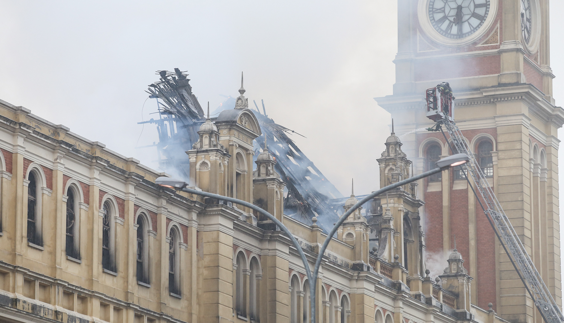 Incêndio no Museu da Língua Portuguesa afetou estrutura do prédio que abriga também a Estação da Luz | Gilberto Marques/A2IMG / Fotos Públicas