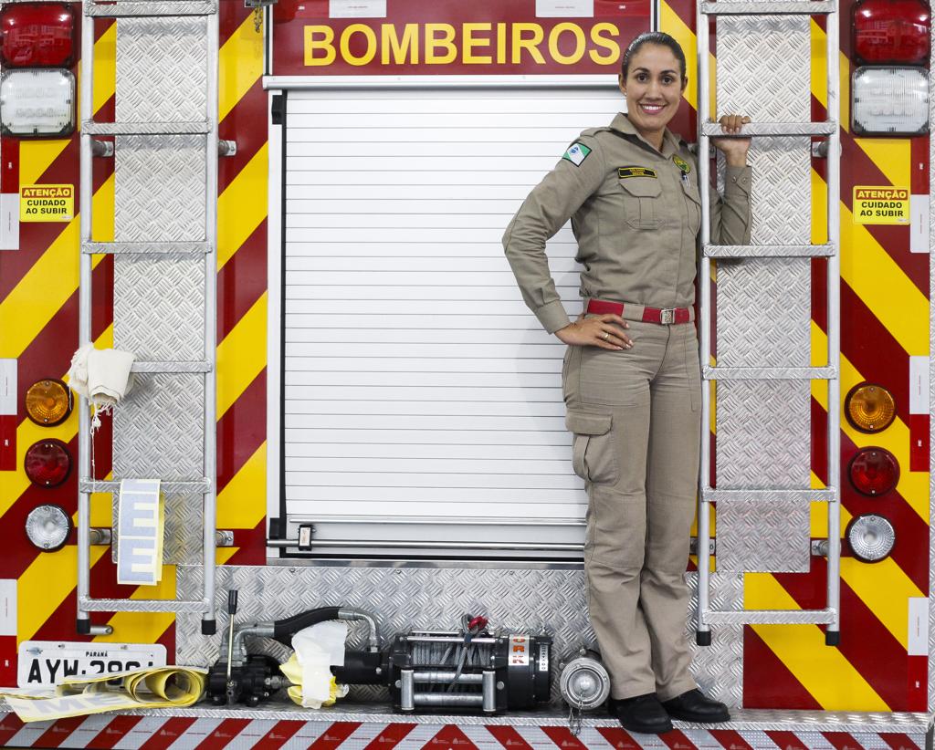 A soldado Simone : “Nunca tinha imaginado ser bombeira”. | Daniel Castellano/Gazeta do Povo