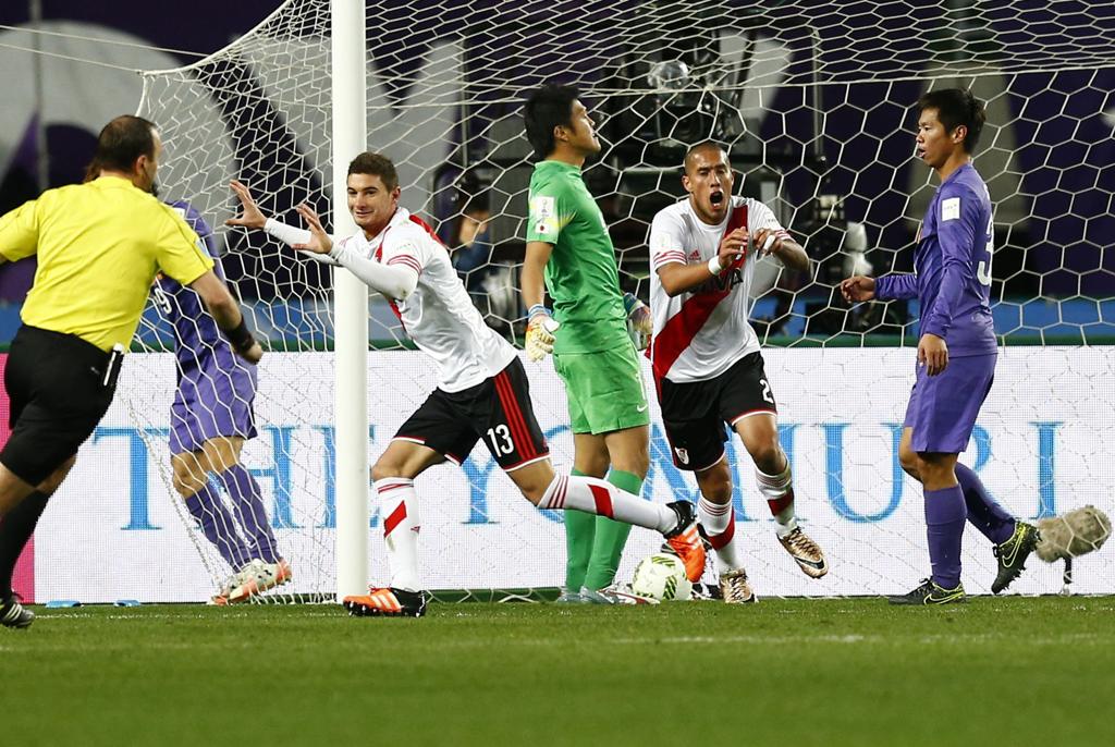 Alario (13) faz a festa argentina em Osaka com o gol que classificou o River Plate à final do Mundial de Clubes. | Thomas Peter/Reuters