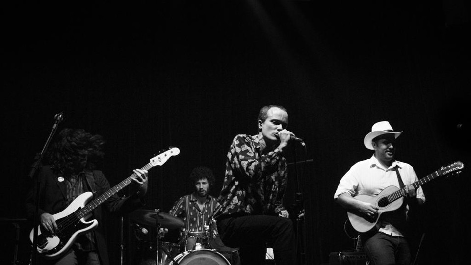O “rock caipira” do Charme Chulo encontra o Escambau no palco do John Bull. | Arnaldo Belotto/Divulgação