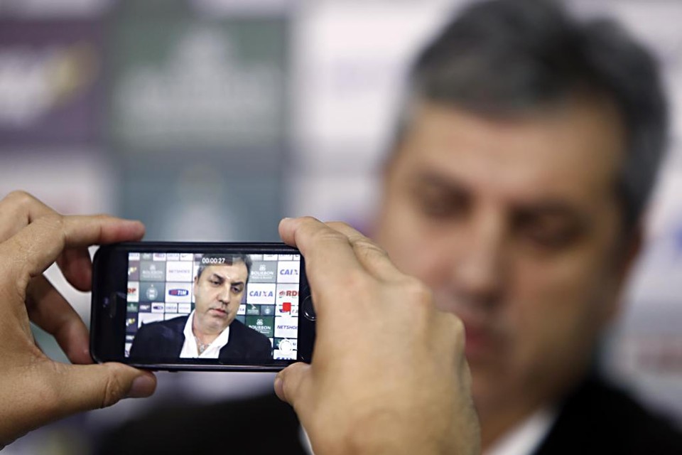 Gilson Kleina na apresentação no Coritiba: treinador começou a carreira no futebol no Alto da Glória. | Albari Rosa/Gazeta do Povo