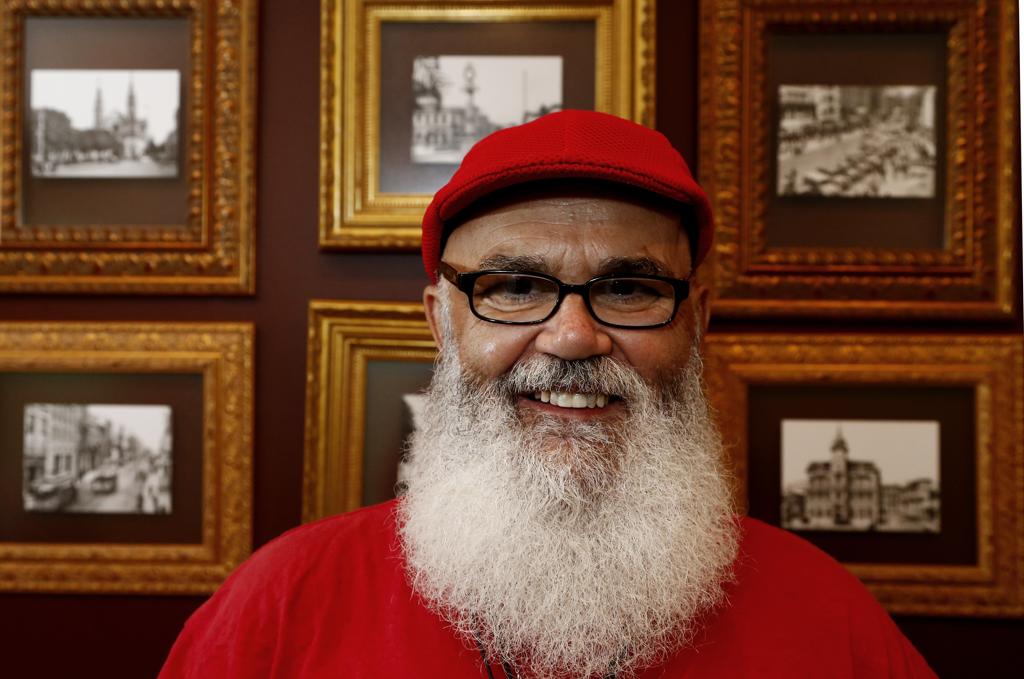 A longa barba grisalha é uma das marcas de Tiri | Luis Henrique Sciamanna/Gazeta do Povo