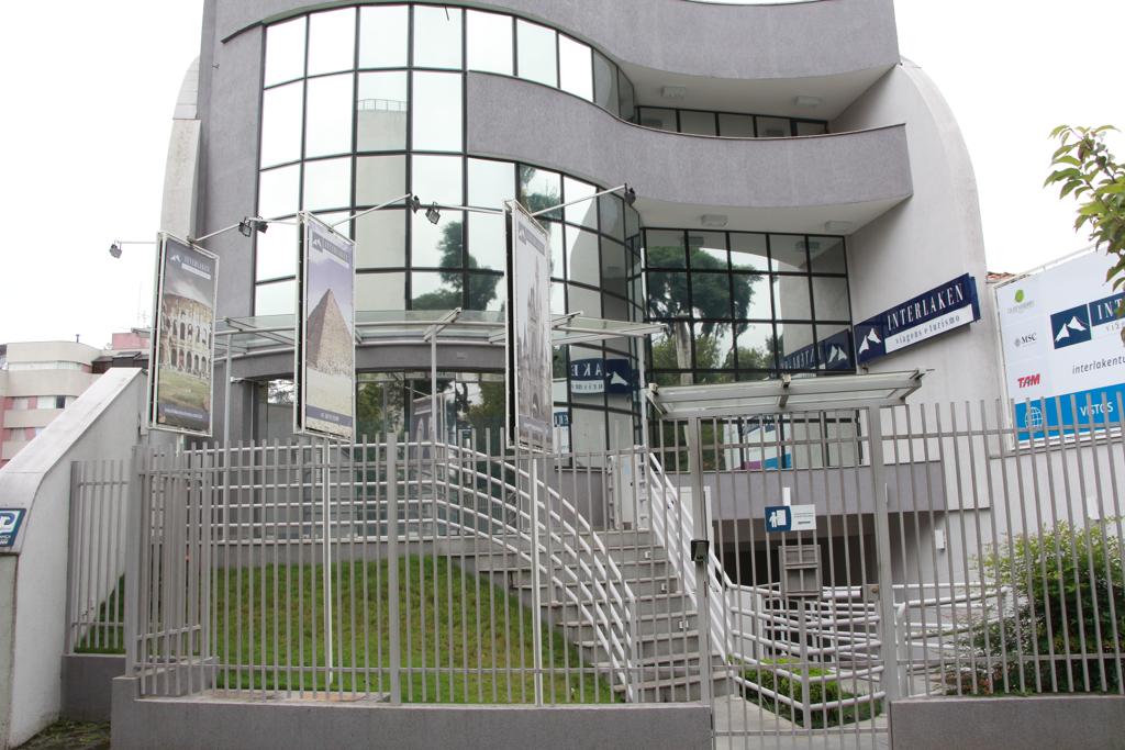 Fachada da seda da Interlaken, no Ahú. | Átila Alberti/Tribuna do Paraná