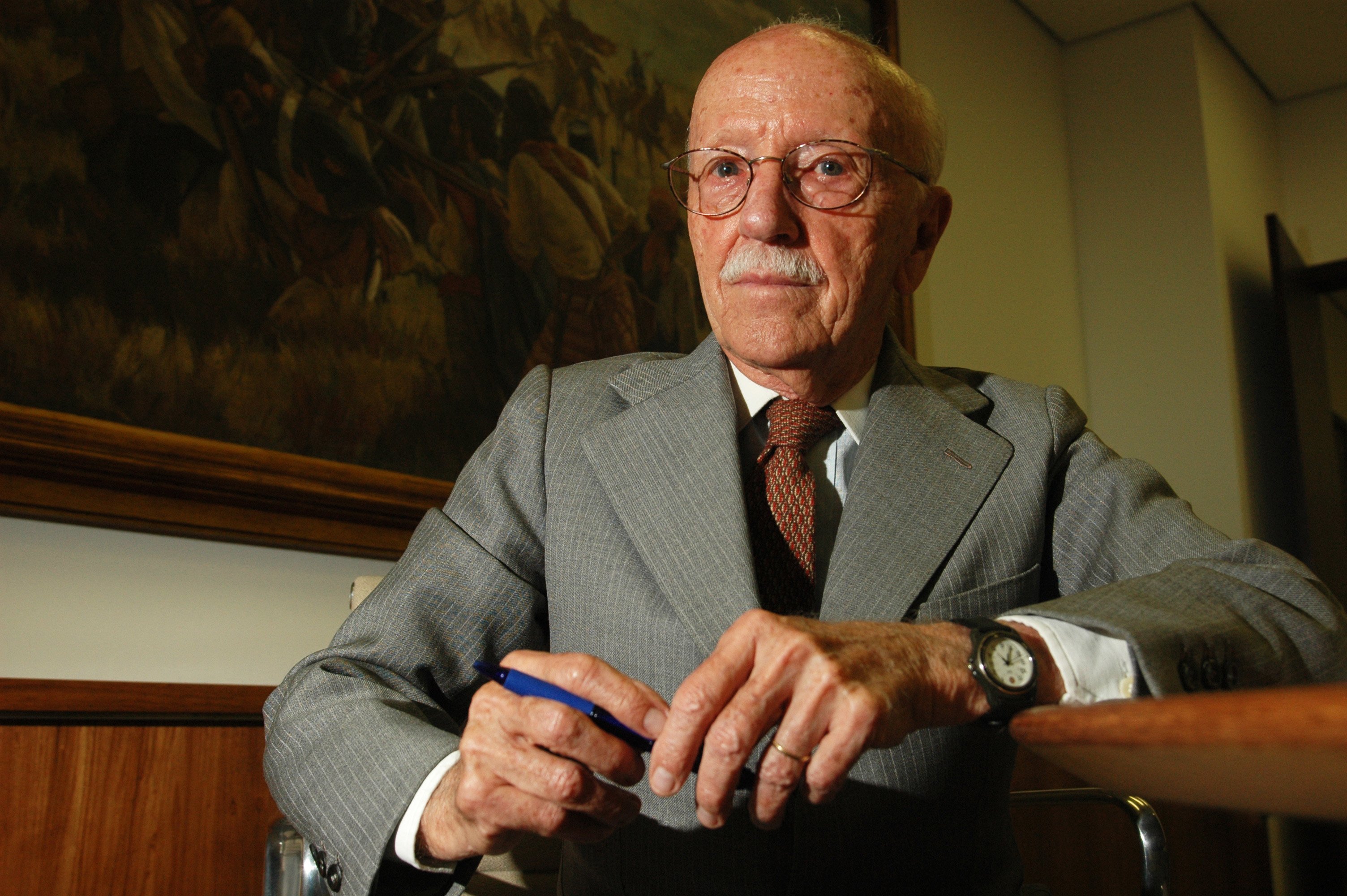 Hélio Bicudo, ex-PT, defende a saída de Dilma Rousseff da presidência. | Fernando Donasci /Folhapress