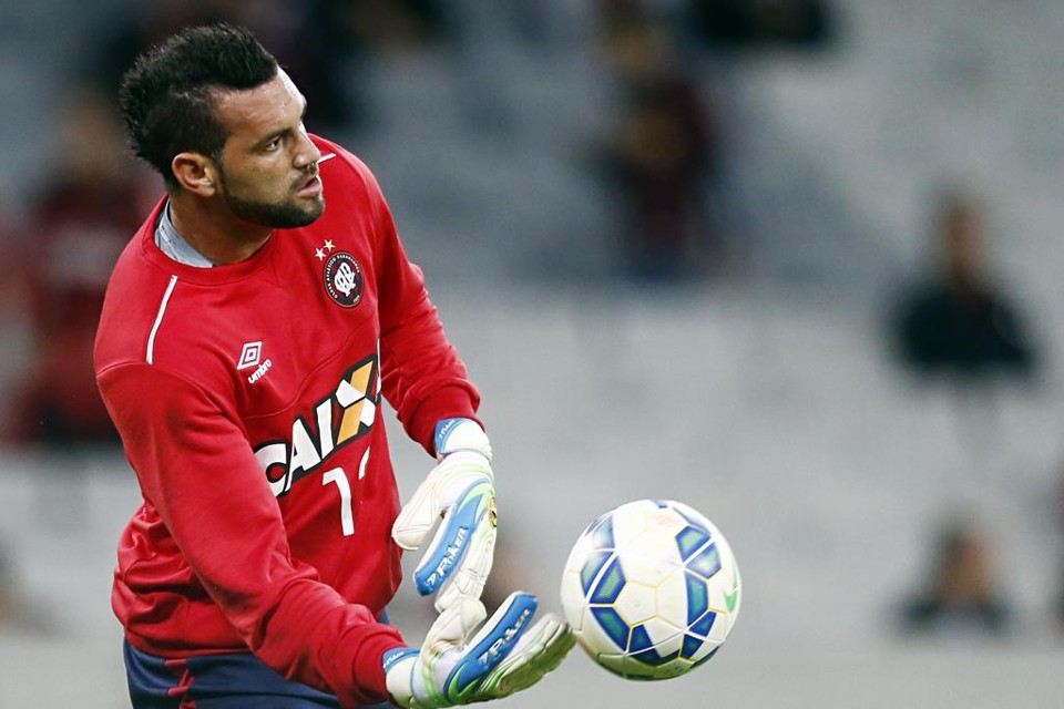 O goleiro Weverton, do Atlético, foi considerado pela Gazeta do Povo o melhor jogador da dupla Atletiba no Brasileiro. | Albari Rosa/Gazeta do Povo