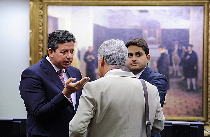 Deputados conversam sobre o caso de Eduardo Cunha:ficou para 2016 na CCJ. | Lucio Bernardo Junior / Câmara dos Deputados