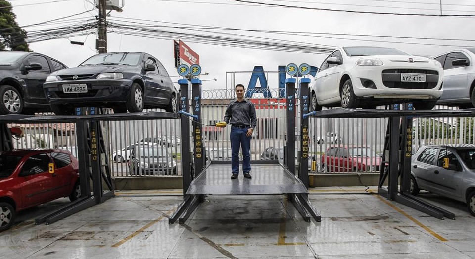 Deneson Neri Gorges, proprietário da metalúrgica: retração de clientes tradicionais da construção civil e da indústria foi o estopim para a empresa mudar. | Fotos: Jonathan Campos/Gazeta do Povo