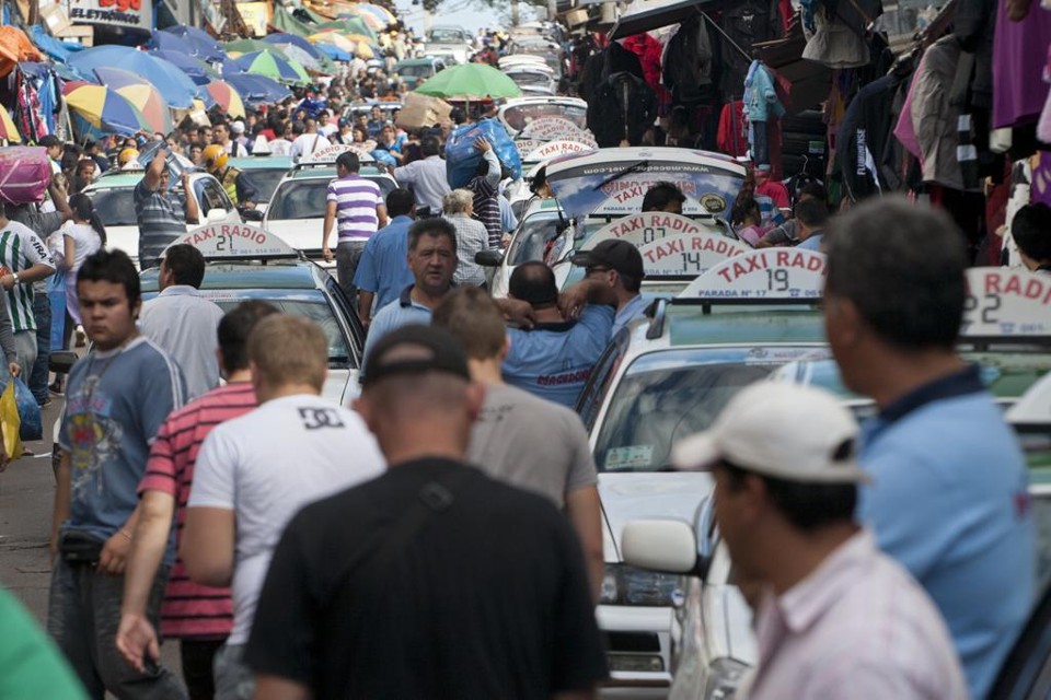 As compras que excedem as cotas são tributas com 50% de imposto | Marcelo Andrade/Gazeta do Povo
