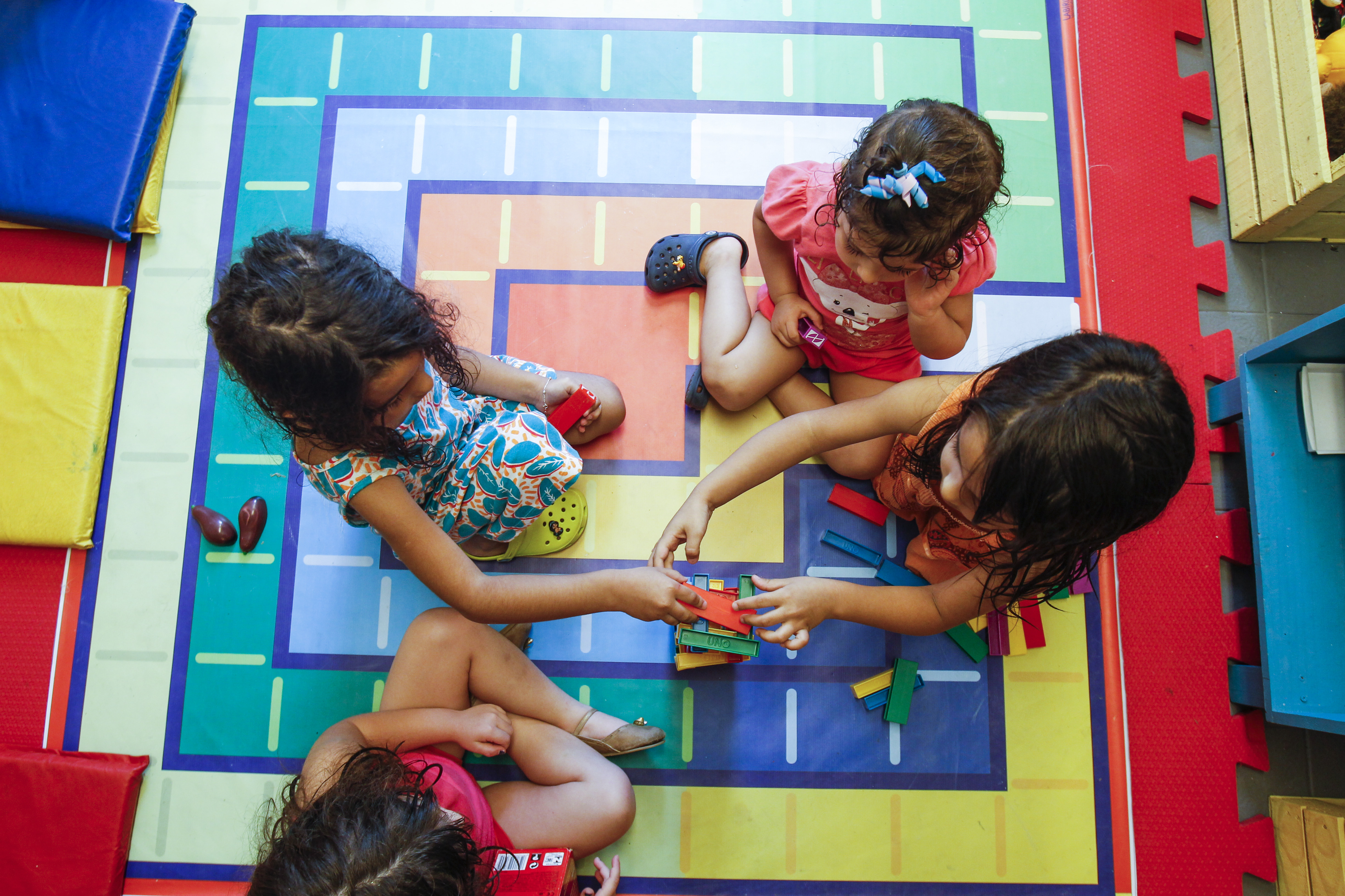 Crianças brincam na Casa Labirinto | Daniel Castellano/Gazeta do Povo