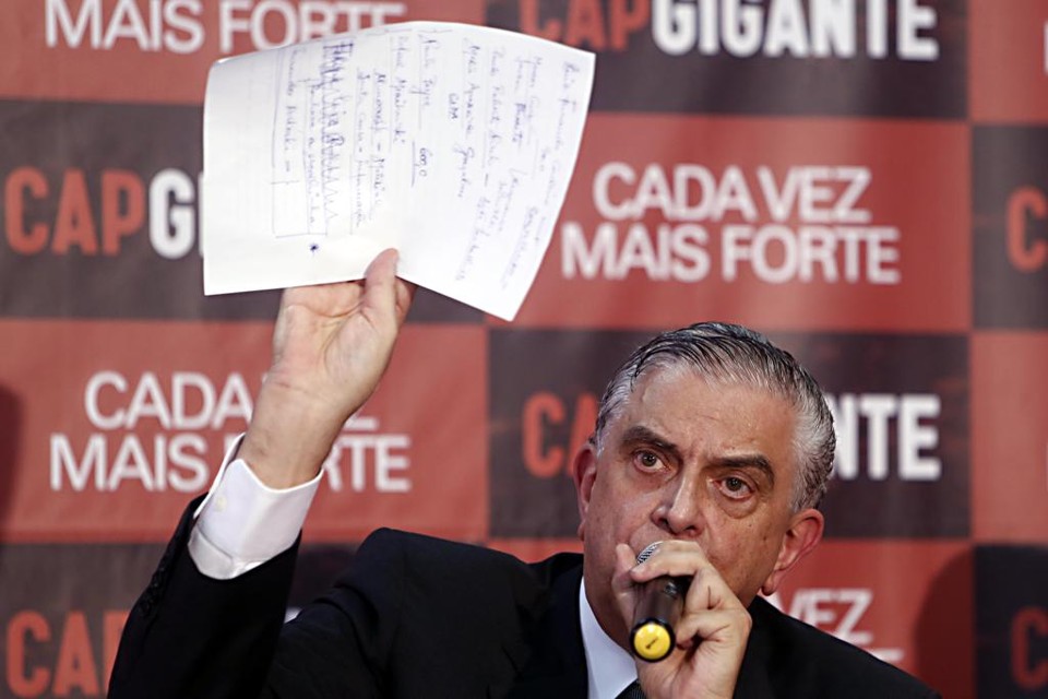 Mario Celso Petraglia acusa o candidato da oposição, João Alfredo Costa Filho, de ter “nome e mãos sujas”. | Albari Rosa/Gazeta do Povo