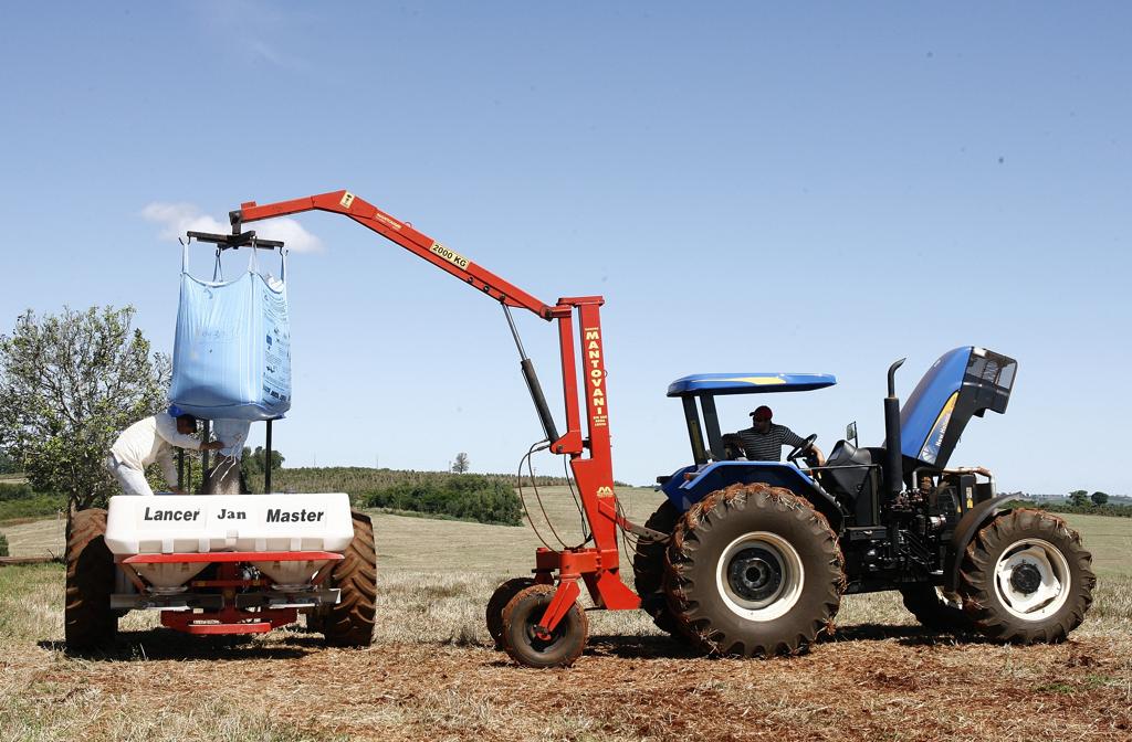 Aplicação de adubo em 2015 deverá ser menor, conforme projeção do setor. | Hugo Harada/Gazeta do Povo