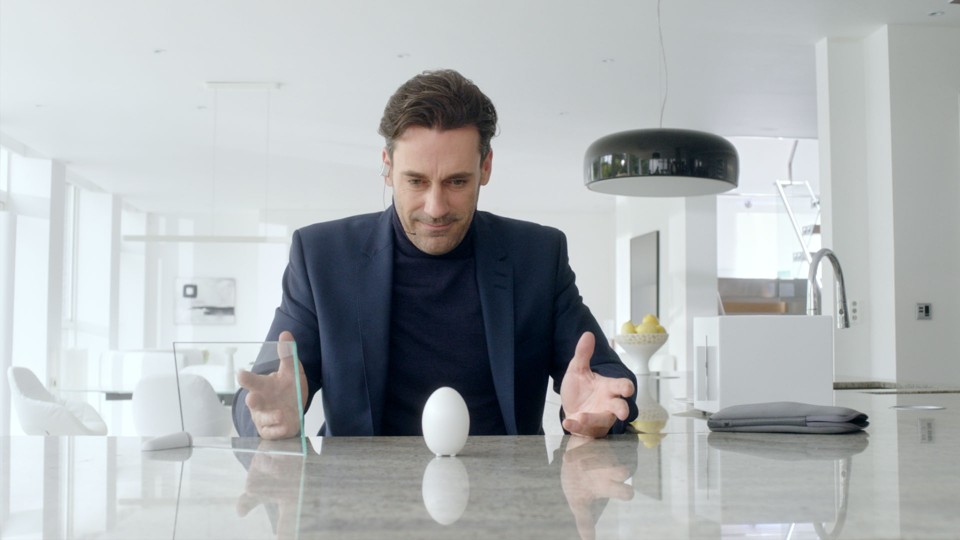 Jon Hamm participa de um dos episódios de “Black Mirror”. | Divulgação