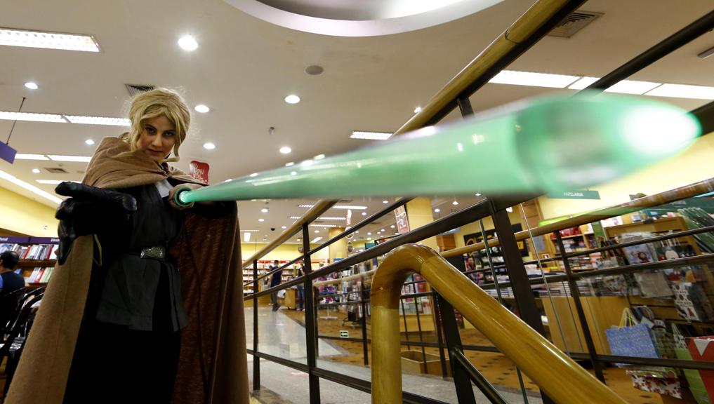 Fã Yasmin de Carvalho irá ao cinema com sabre de luz e tudo. | Albari Rosa/Gazeta do Povo