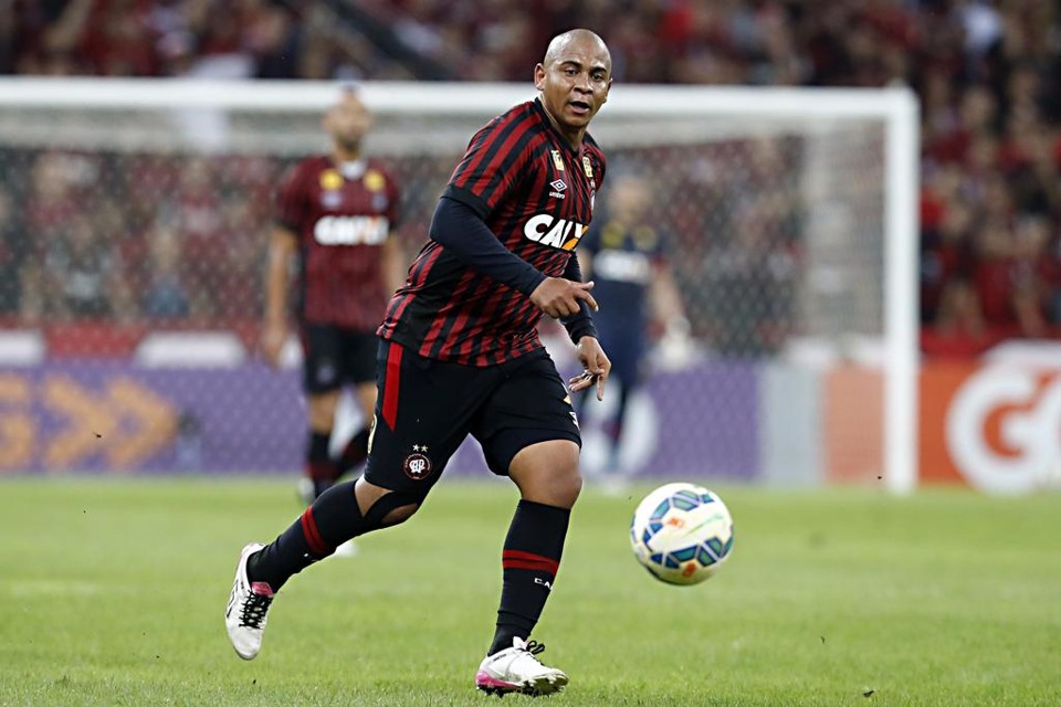 Walter ainda não acertou permanência no Atlético para 2016. | Albari Rosa/Gazeta do Povo