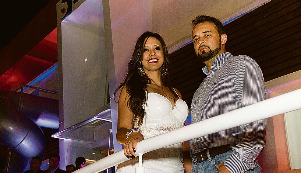 Na contramão da retração que atingiu as empresas do mercado imobiliário em 2015, o casal Jennifer e Leonardo Schew comemora com festa para convidados a inauguração da nova sede do Grupo Schew, na Avenida Água Verde, e o crescimento da empresa. | Bronson Almeida