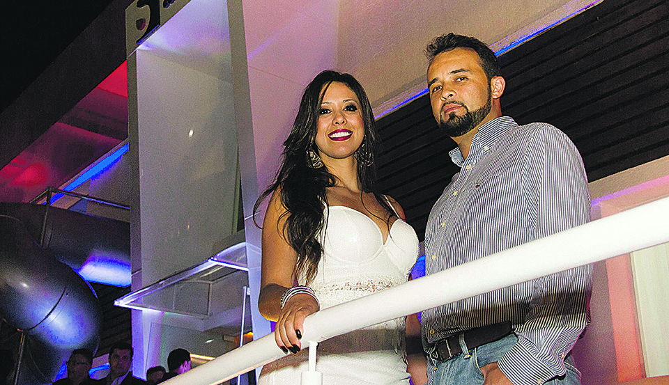 Na contramão da retração que atingiu as empresas do mercado imobiliário em 2015, o casal Jennifer e Leonardo Schew comemora com festa para convidados a inauguração da nova sede do Grupo Schew, na Avenida Água Verde, e o crescimento da empresa. | Bronson Almeida