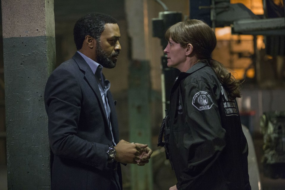Chiwetel Ejiofor e Julia Roberts: filme pálido. | /Divulgação