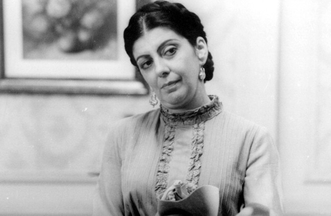 Apesar do sucesso como a megera Juliana, Marília Pêra ldemorou a aceitar o convite do diretor Daniel Filho para viver Juliana. A atriz não queria dar vida àquela mulher tão infeliz e amargurada, fisicamente feia e maltratada. Um dos argumentos usados pelo diretor foi que a personagem era uma das favoritas do cineasta espanhol Luis Buñuel. Depois de muita insistência de Daniel Filho, que não via outra atriz no papel, Marília Pêra acabou aceitando o desafio. Ela conta que o processo foi muito difícil, pois Juliana era uma personagem forte negativamente. Mas, apesar do sofrimento, a atriz gostou bastante do resultado final do trabalho. | Divulgação