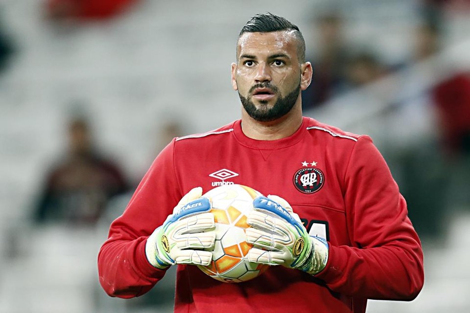 Weverton diz que títulos são obrigação para o Atlético em 2016 | Albari Rosa/Gazeta do Povo