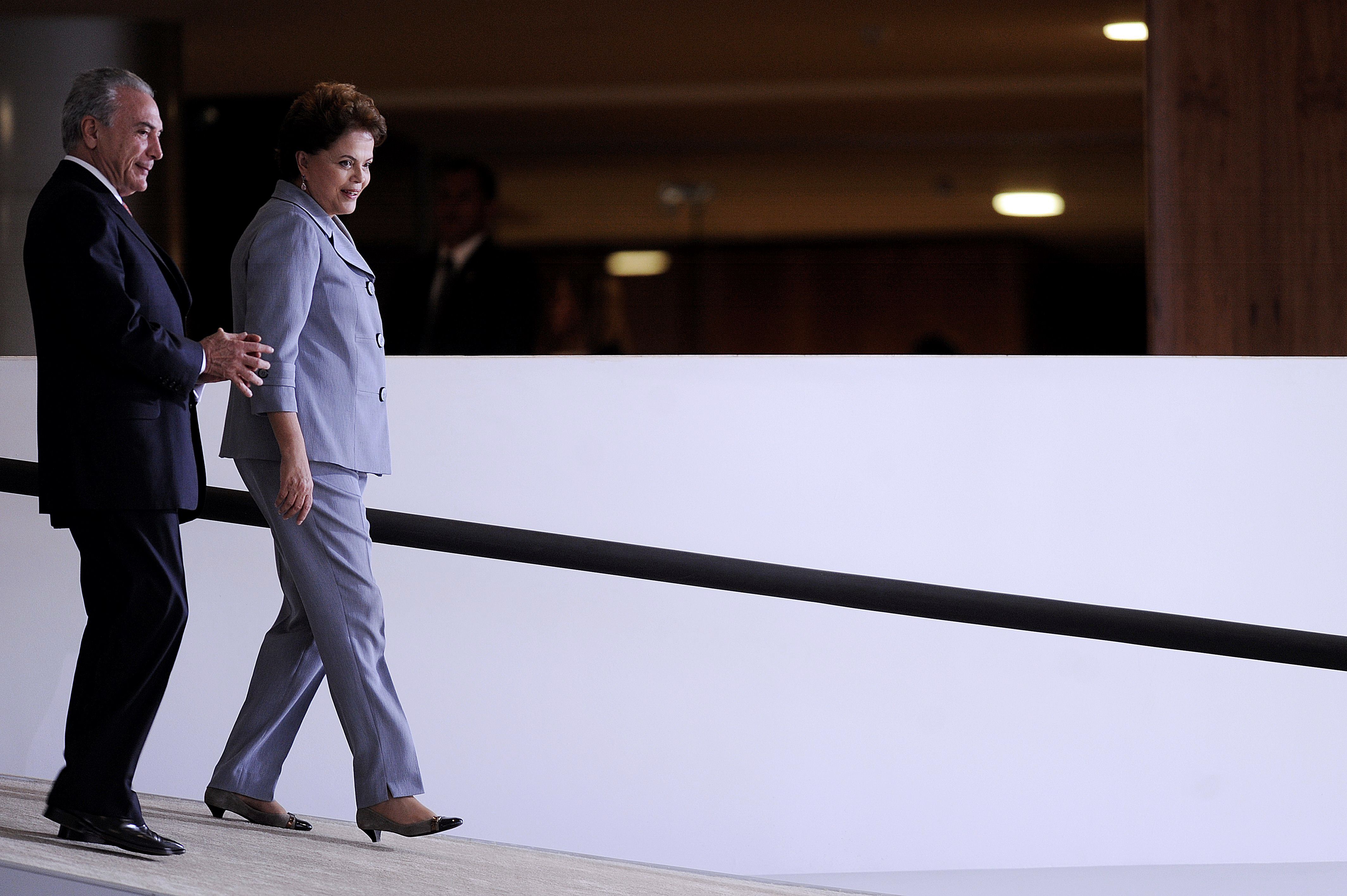 A presidente fez questão de combinar com sua assessoria as palavras que seriam usadas no seu comunicado e esperou a declaração do vice para decidir o teor de sua manifestação. | es/pa/EVARISTO SA