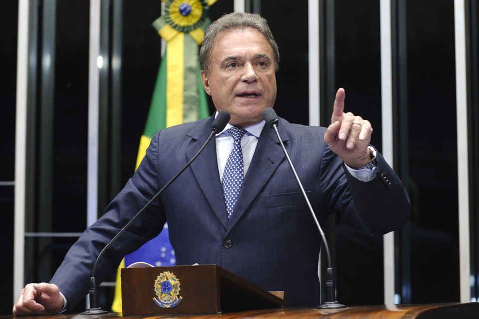 Senador Alvaro Dias: liderança na corrida pelo Palácio Iguaçu numa simulação para 2018. | Geraldo Magela/Agência Senado