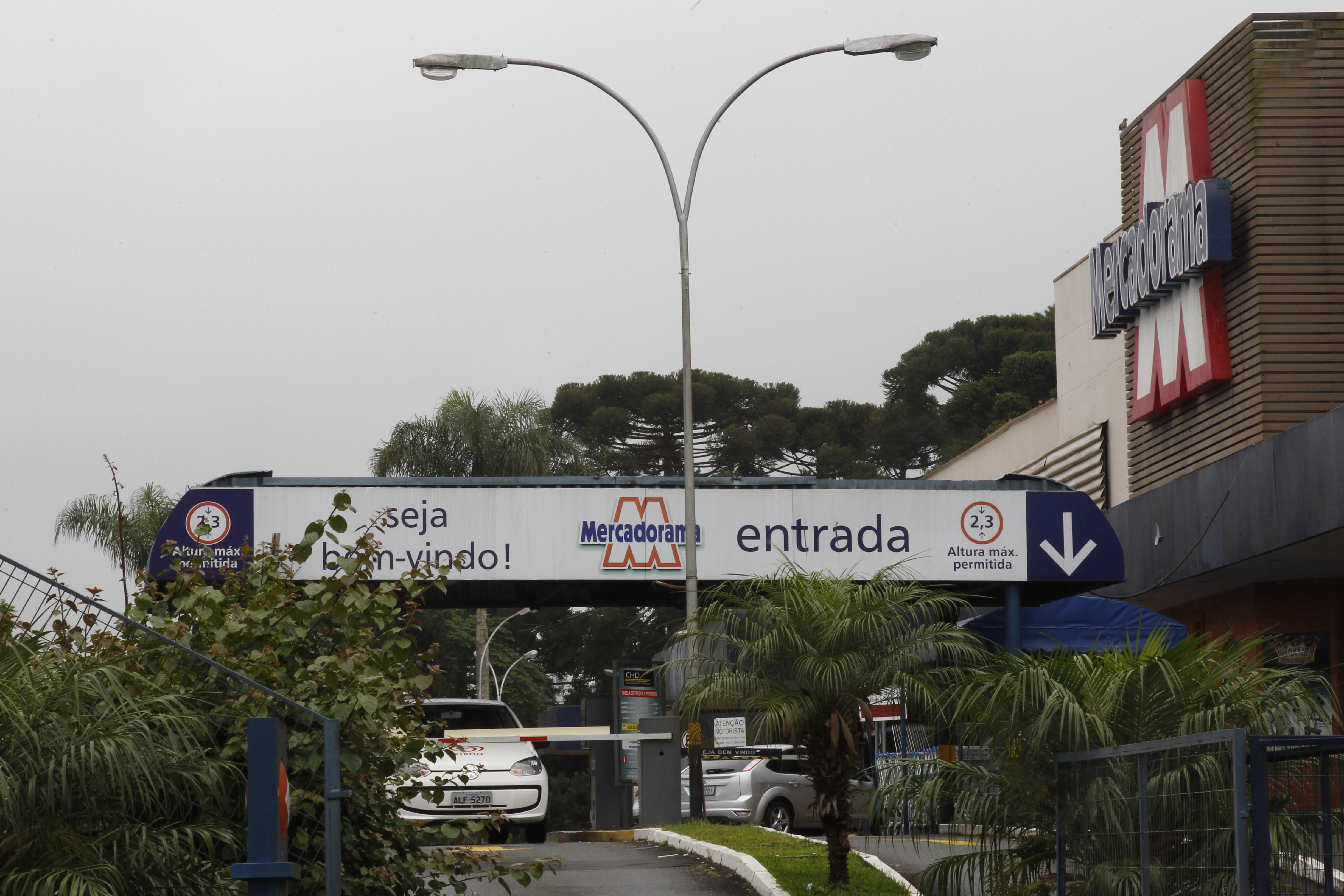 Unidade localizada na Rua Mário Tourinho é uma das que serão fechadas nesta quarta. | Aniele Nascimento/Gazeta do Povo