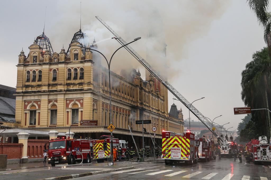 Incêndio de grandes proporções atinge o Museu da Língua Portuguesa, em São Paulo | /William Volcov/Folhapress