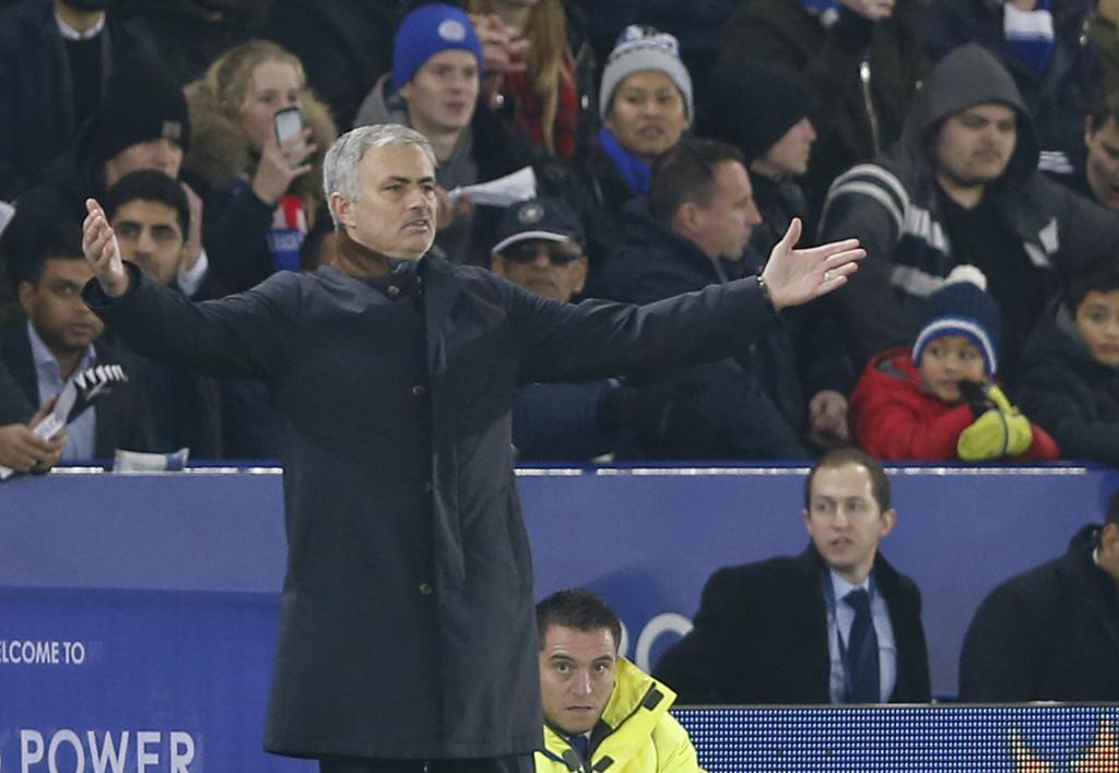 Técnico do Chelsea, José Mourinho criticou a postura de seus atletas: “eles têm que pensar ‘não sou o jogador do ano’”. | Carl Recine/Reuters