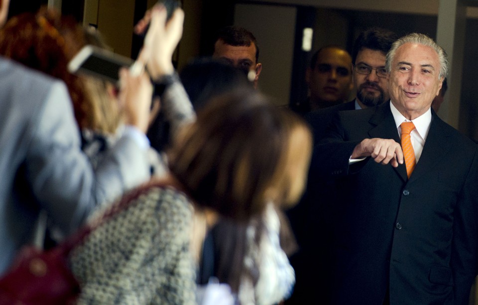 Temer chega para falar com jornalistas: vice teria assegurado a Dilma que não irá trabalhar pelo impeachment. Nem contra. | Marcelo Camargo/Agência Brasil