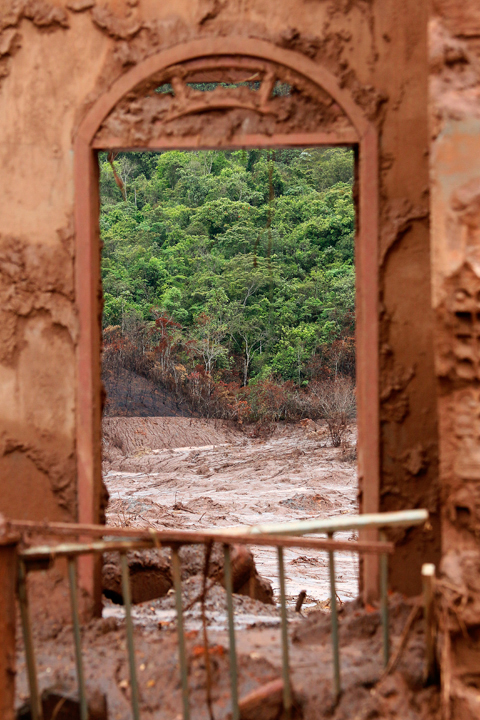 Pelo nove corpos de vítimas da tragédia em Mariana (MG) já foram identificados. | Rogério Alves/TV Senado/Fotos Públicas